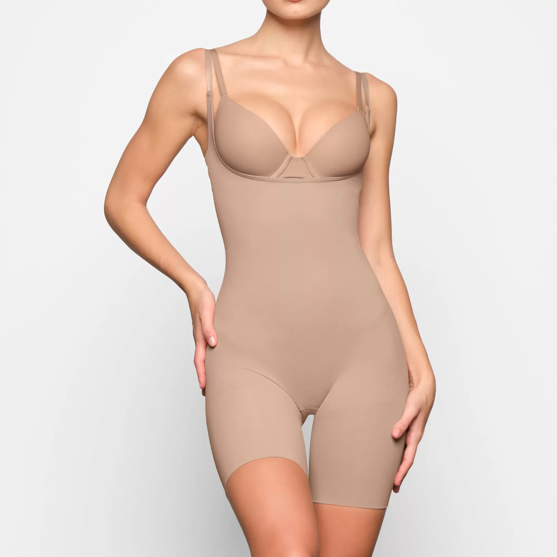 Skims seamless sculpt*BUTT ENHANCING OPEN BUST BODYSUIT | CLAY