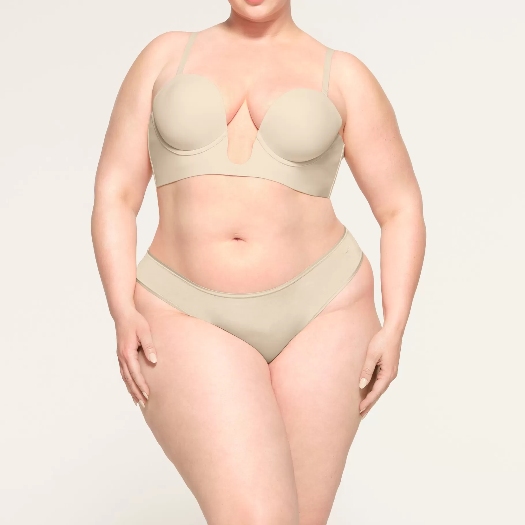 Skims shapewear bras*DEEP PLUNGE SHAPEWEAR BRA | SAND