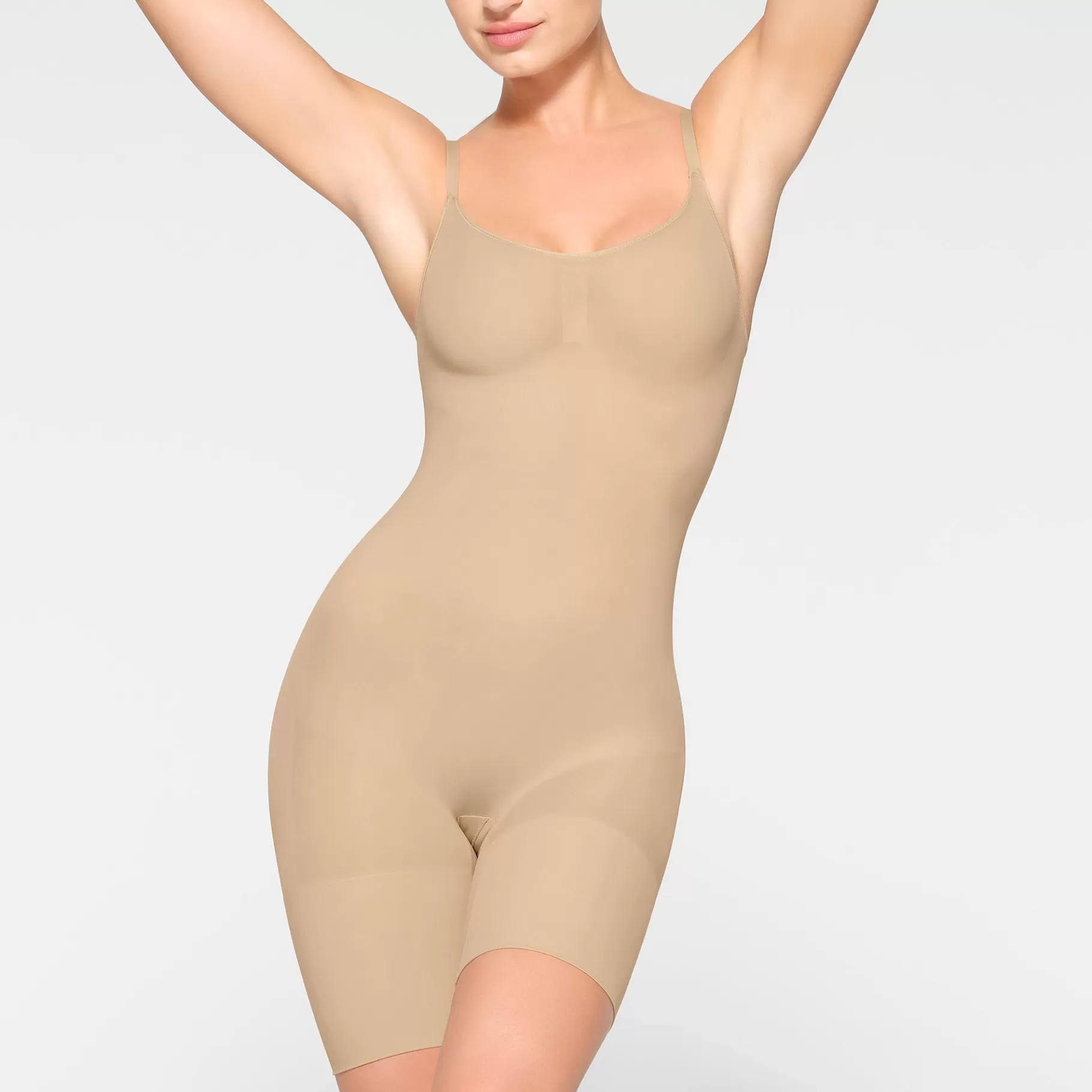 Skims shapewear bodysuits*EVERYDAY SCULPT MID THIGH BODYSUIT | CLAY