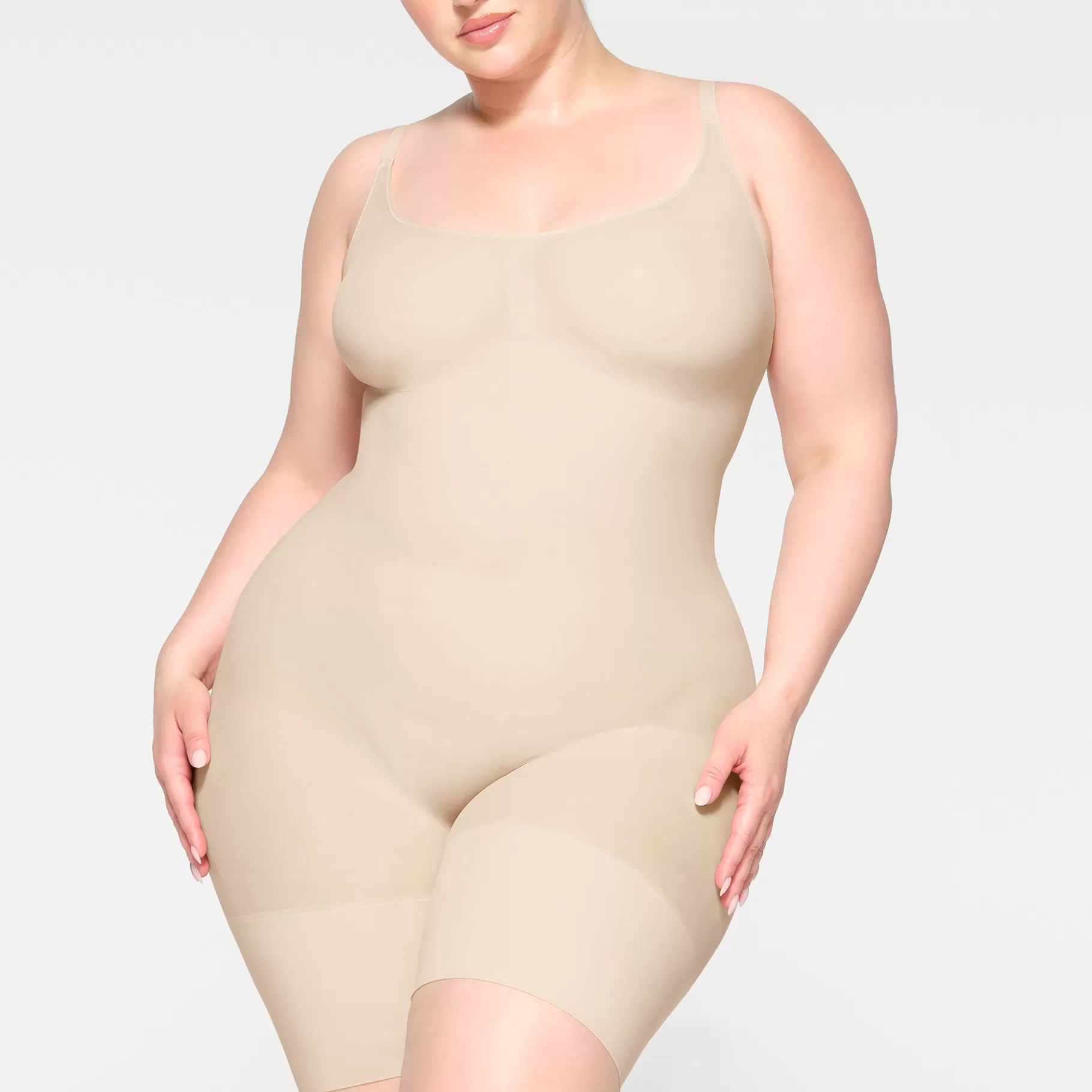 Skims shapewear bodysuits*EVERYDAY SCULPT MID THIGH BODYSUIT | SAND