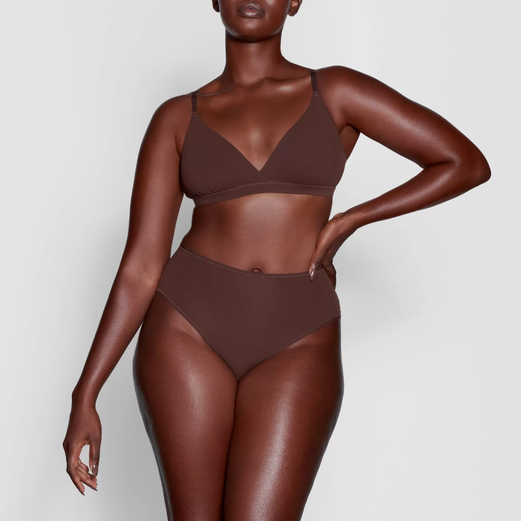 Skims fits everybody*FITS EVERYBODY CROSSOVER BRALETTE | COCOA