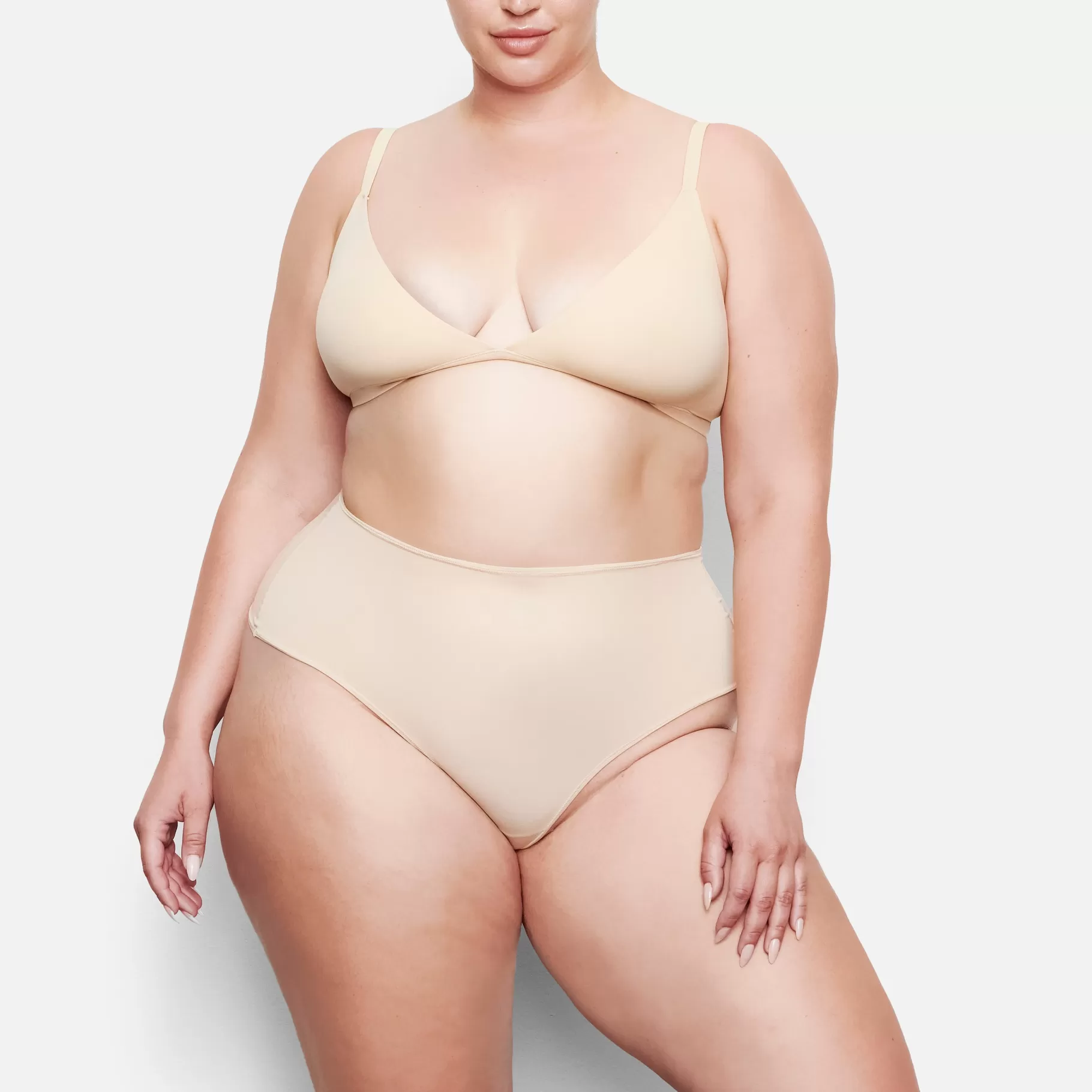 Skims thongs*FITS EVERYBODY HIGH-WAISTED THONG | SAND