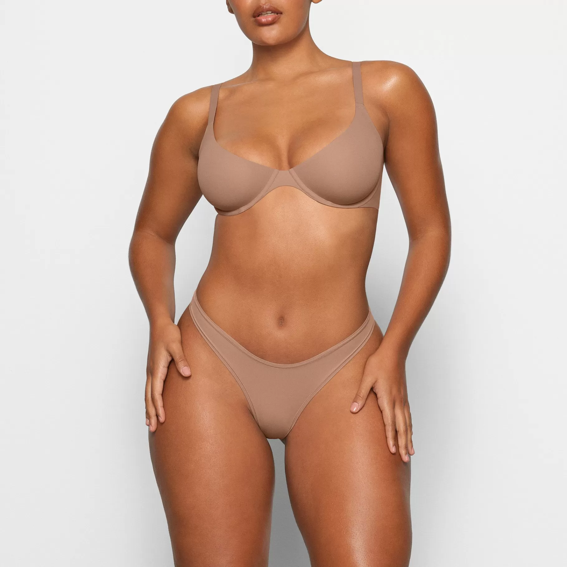 Skims lightly lined*FITS EVERYBODY PLUNGE BRA | SIENNA