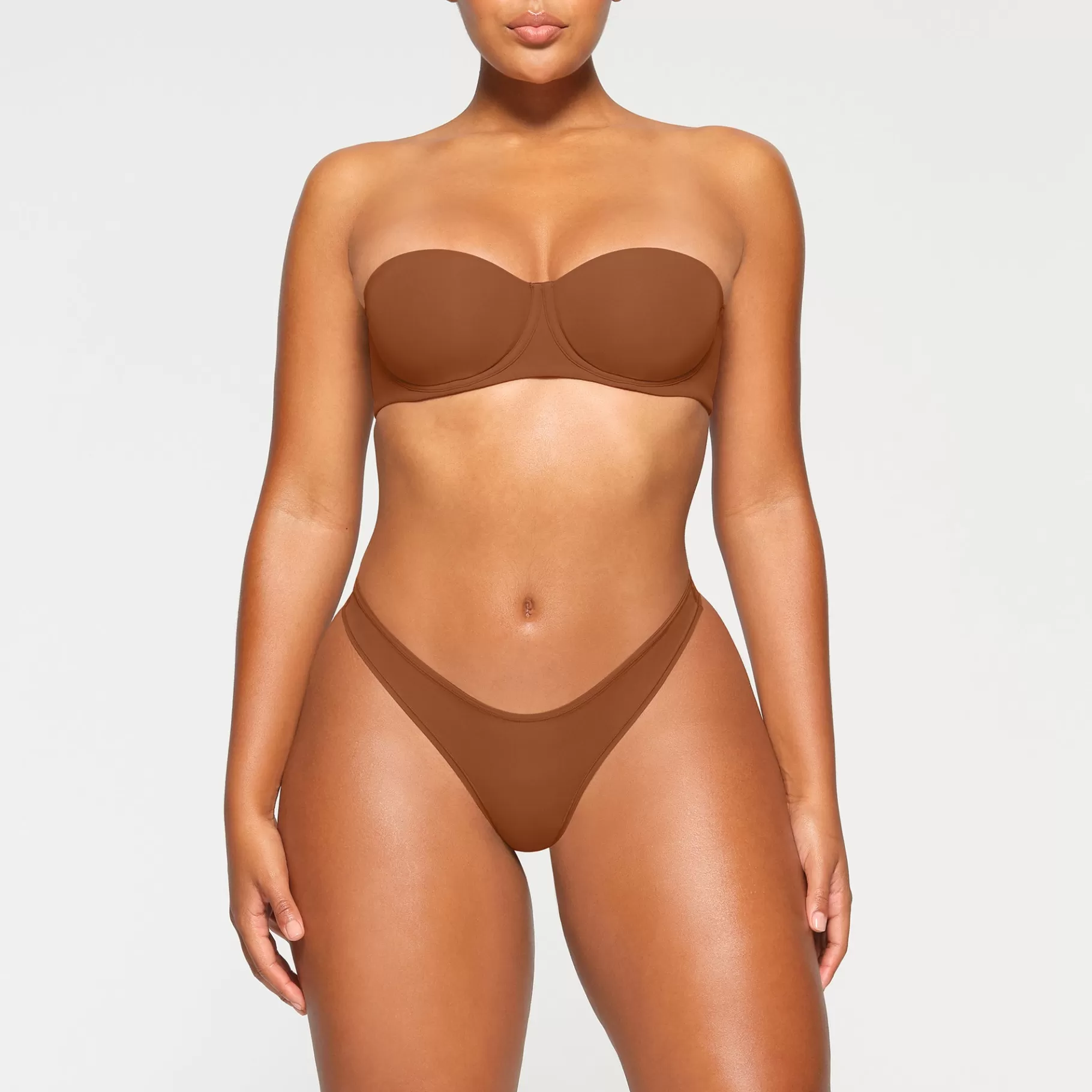 Skims lightly lined*FITS EVERYBODY STRAPLESS BRA | BRONZE