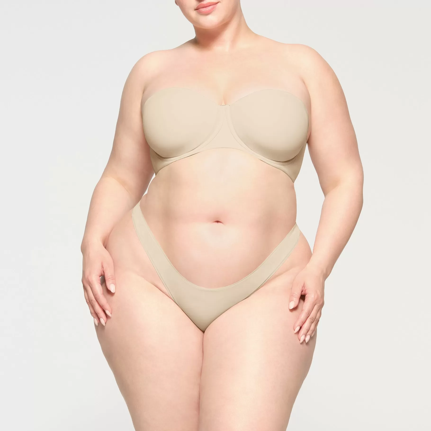 Skims fits everybody*FITS EVERYBODY STRAPLESS BRA | SAND