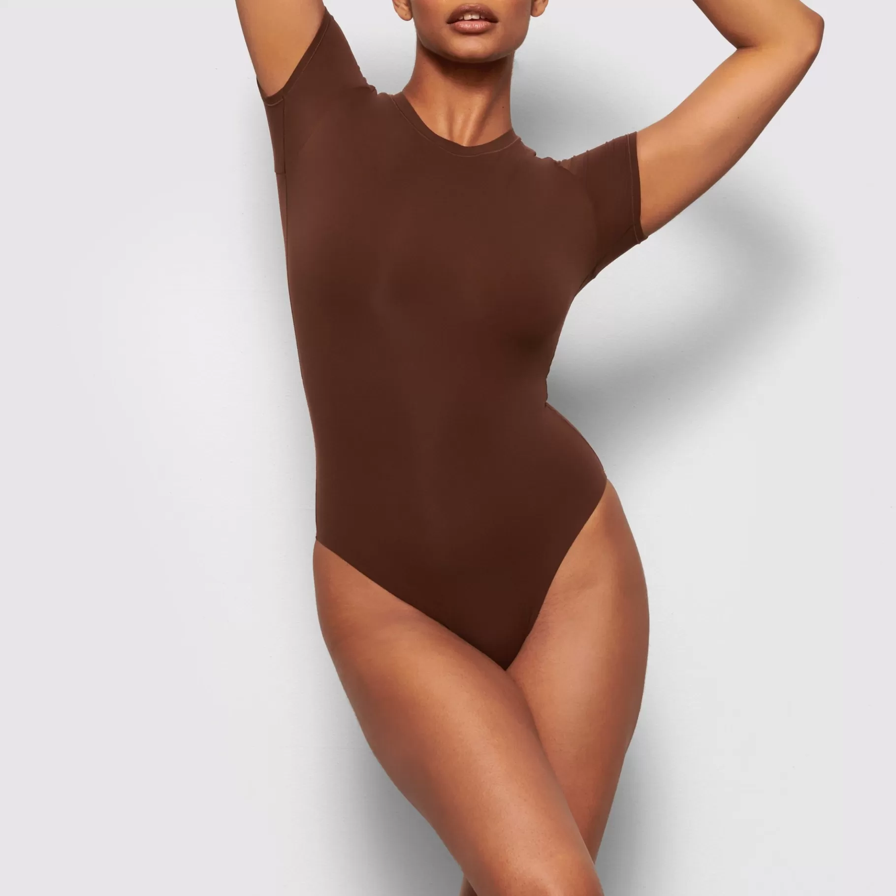 Skims bodysuits*FITS EVERYBODY T-SHIRT BODYSUIT | COCOA