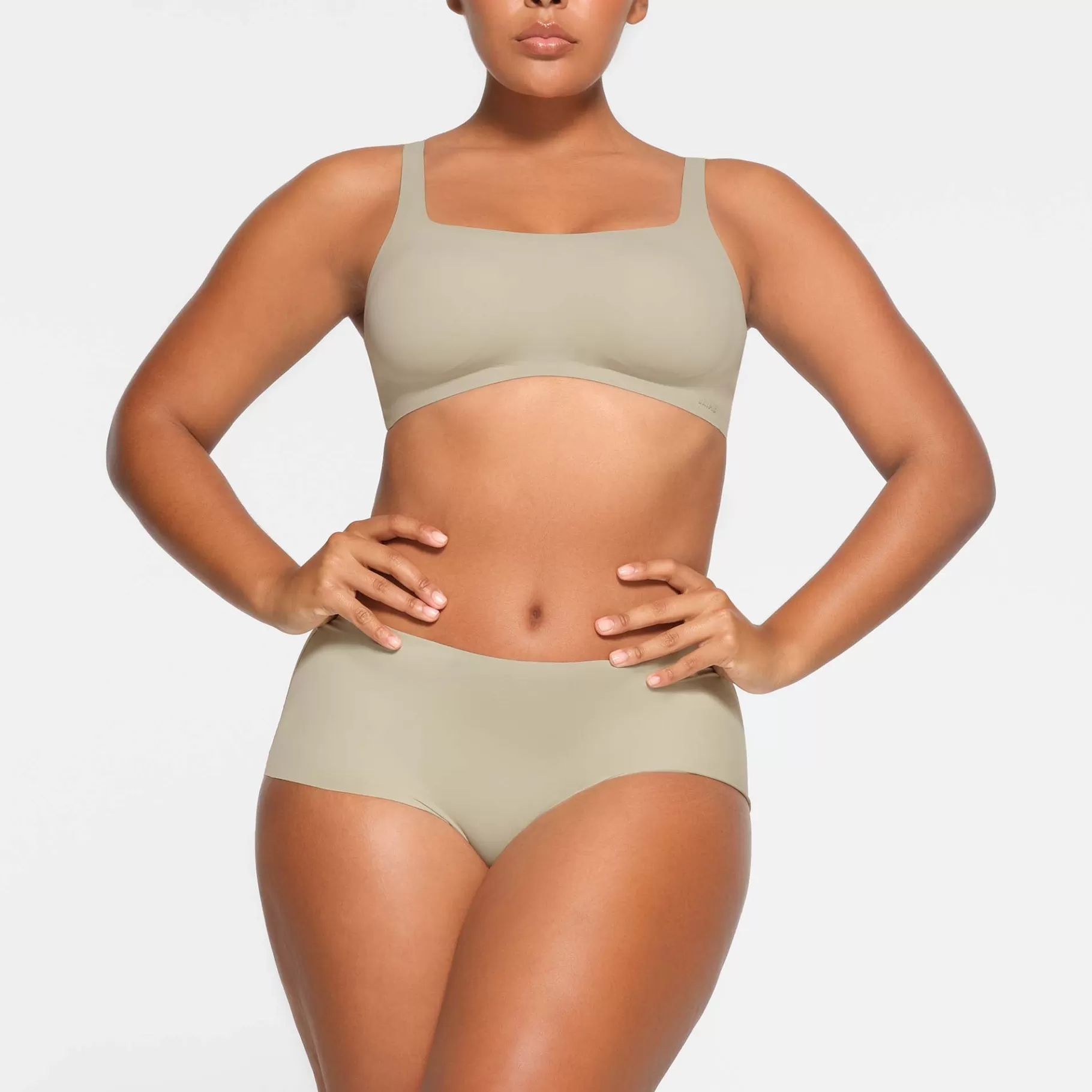 Skims for you*NAKED SCOOP BRALETTE | TALC