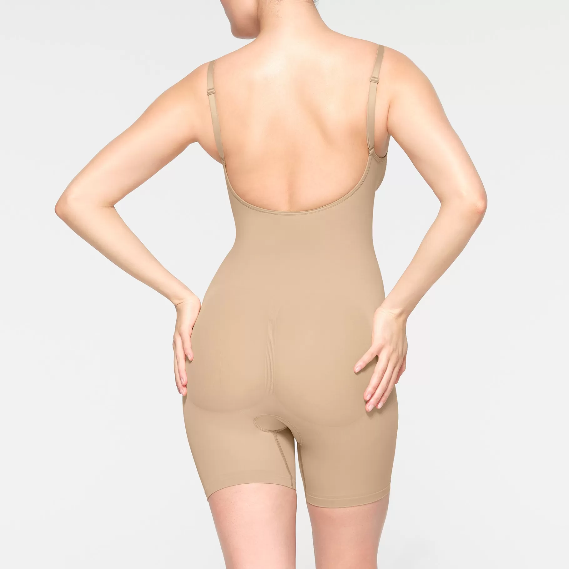 Skims seamless sculpt*SEAMLESS SCULPT LOW BACK MID THIGH BODYSUIT | CLAY