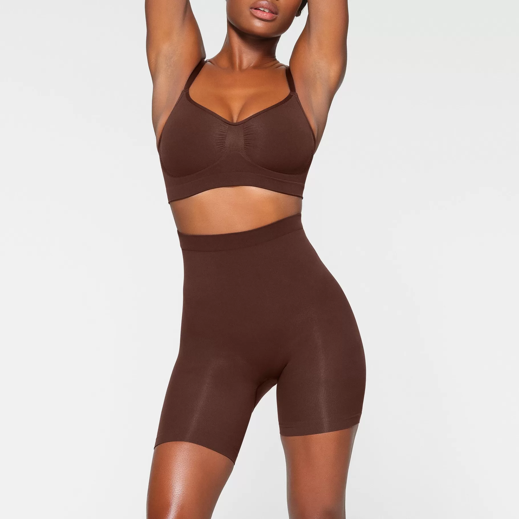 Skims shapewear shorts & leggings*SEAMLESS SCULPT MID THIGH SHORT | COCOA