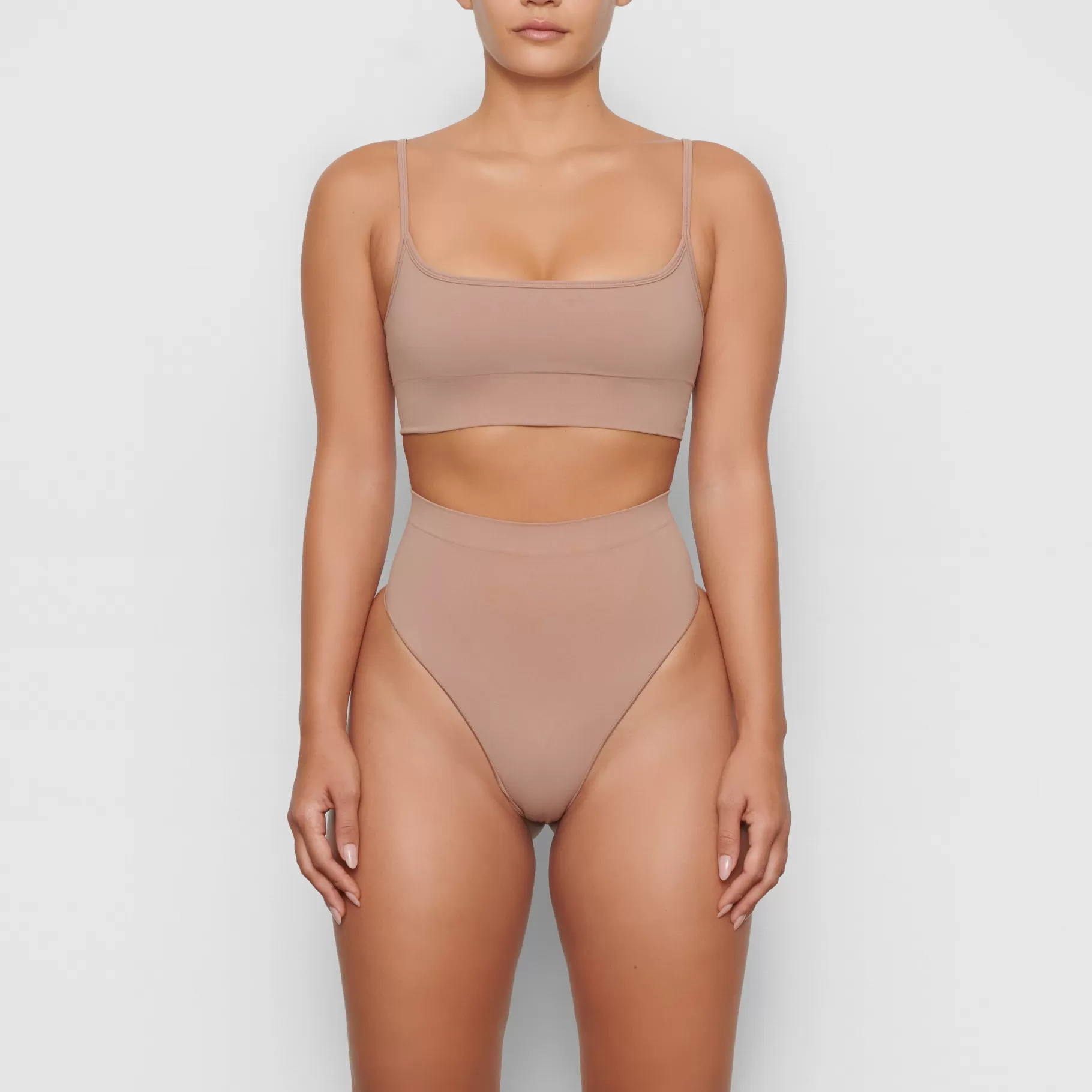 Skims seamless sculpt*SEAMLESS SCULPT MID WAIST THONG | SIENNA