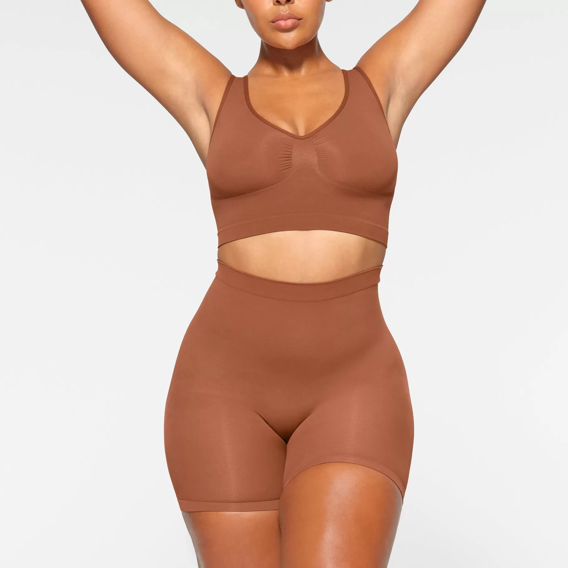 Skims shapewear bras*SEAMLESS SCULPT SCOOP PLUNGE BRALETTE | BRONZE