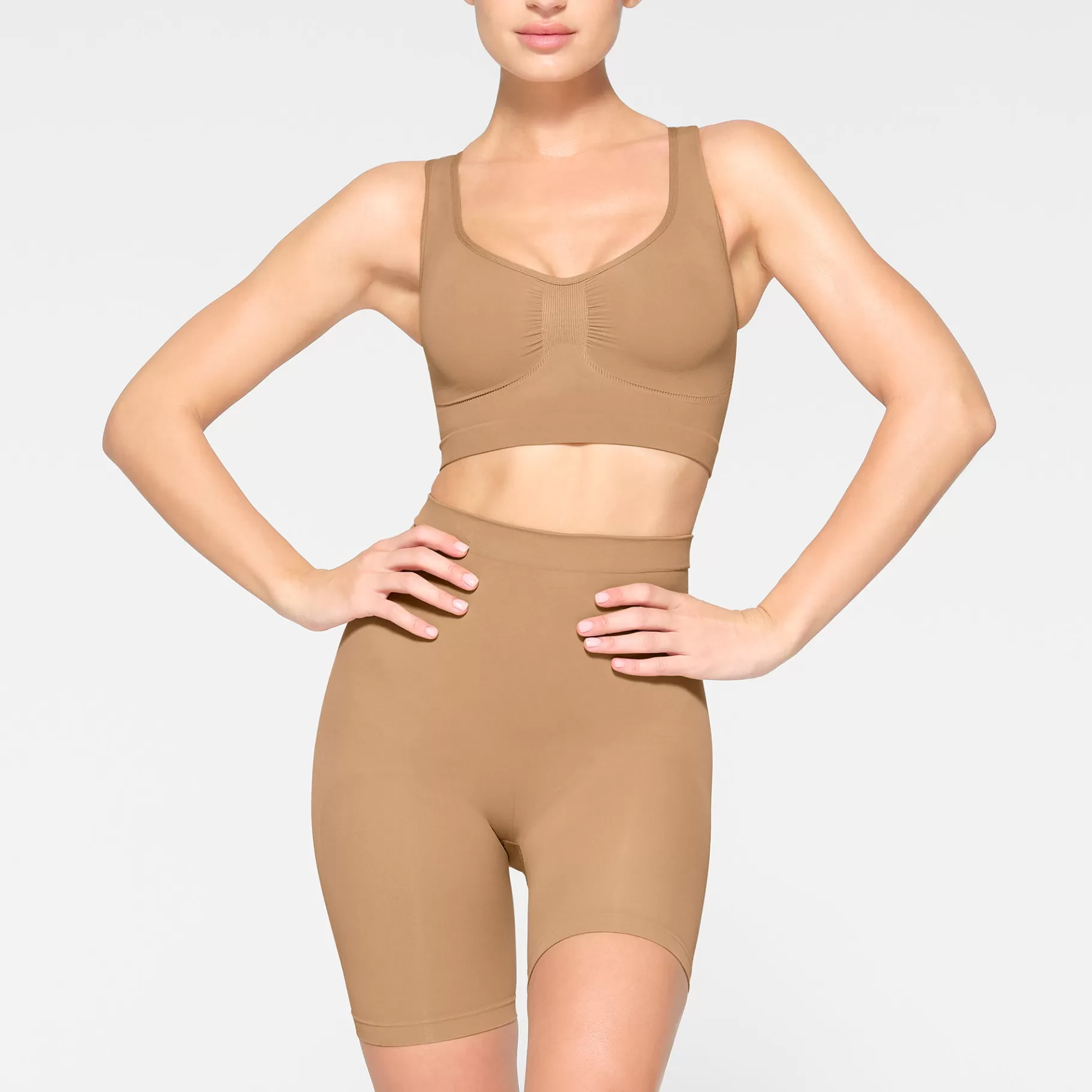 Skims shapewear bras*SEAMLESS SCULPT SCOOP PLUNGE BRALETTE | OCHRE