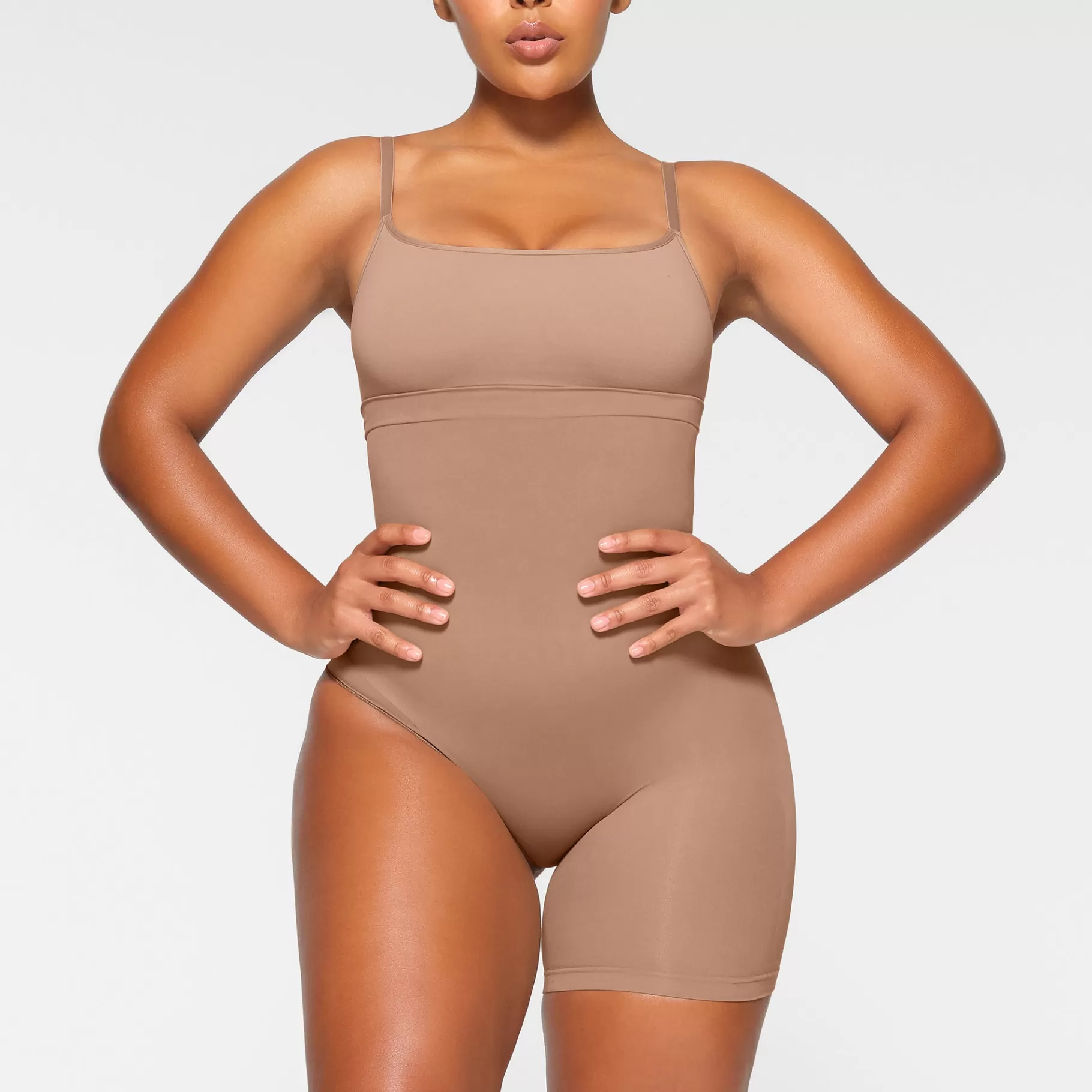 Skims shapewear shorts & leggings*SEAMLESS SCULPT SOLUTION SHORT RIGHT LEG EXPOSED | SIENNA