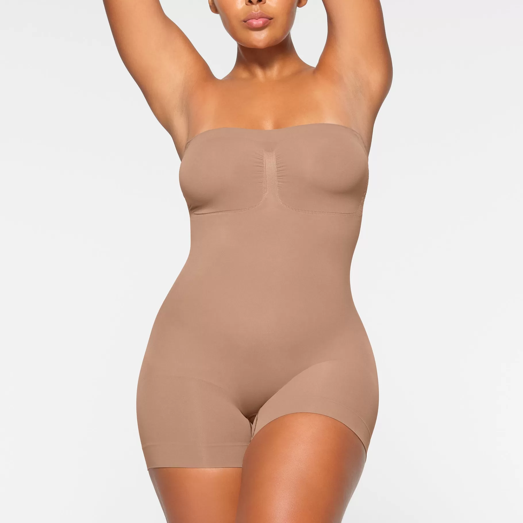 Skims seamless sculpt*SEAMLESS SCULPT STRAPLESS SHORTIE BODYSUIT | SIENNA