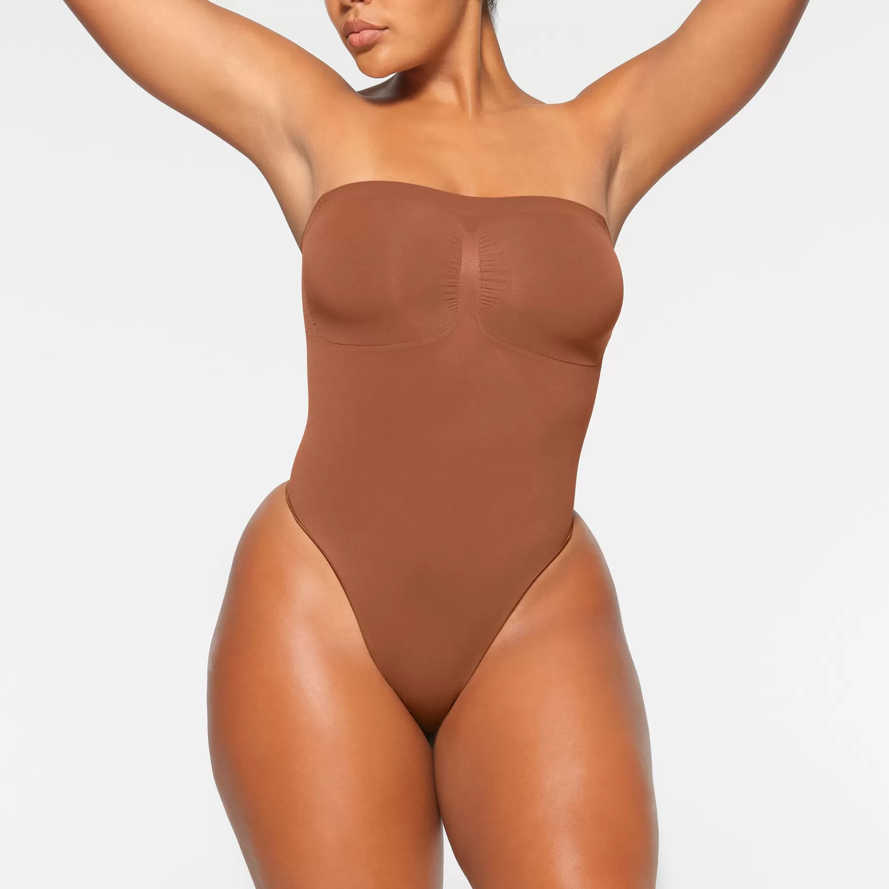 Skims shapewear bodysuits*SEAMLESS SCULPT STRAPLESS THONG BODYSUIT | BRONZE