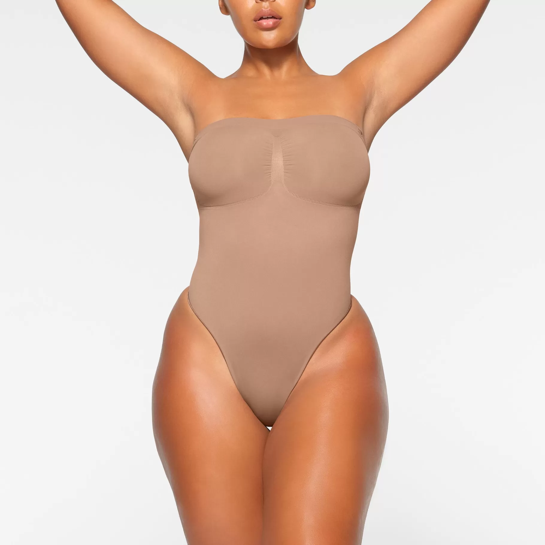 Skims seamless sculpt*SEAMLESS SCULPT STRAPLESS THONG BODYSUIT | SIENNA