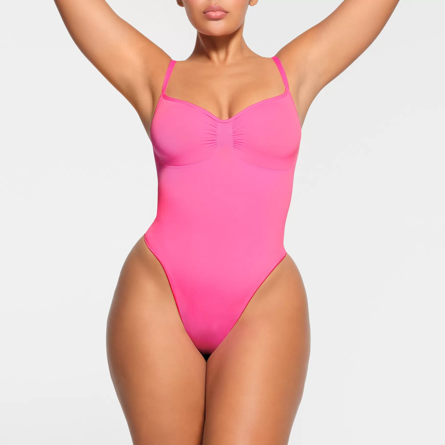 Skims seamless sculpt*SEAMLESS SCULPT THONG BODYSUIT | SUGAR PINK