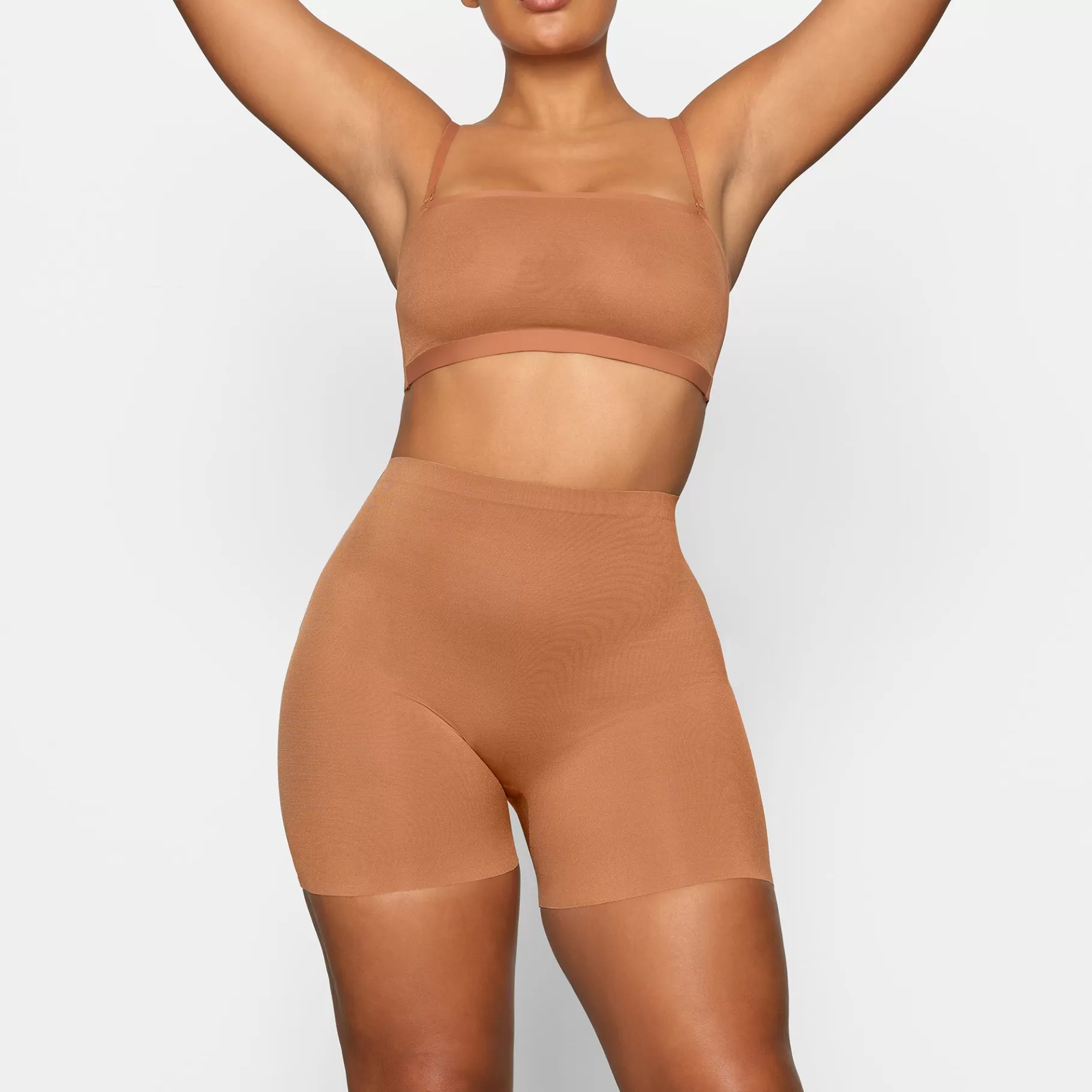 Skims backless shapewear*SHEER SCULPT LOW BACK SHORT | BRONZE