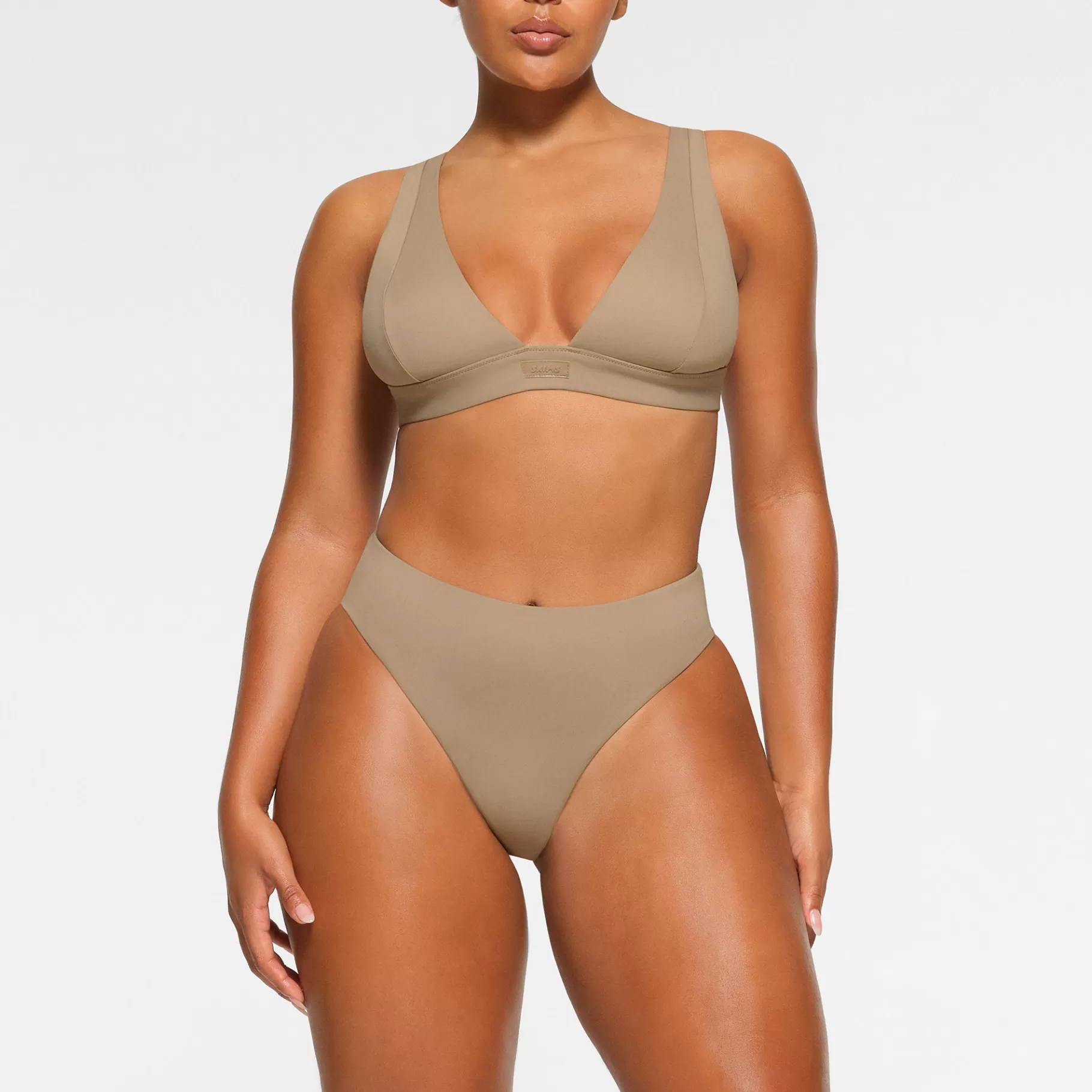 Skims swim*SIGNATURE SWIM PLUNGE BIKINI TOP | DESERT