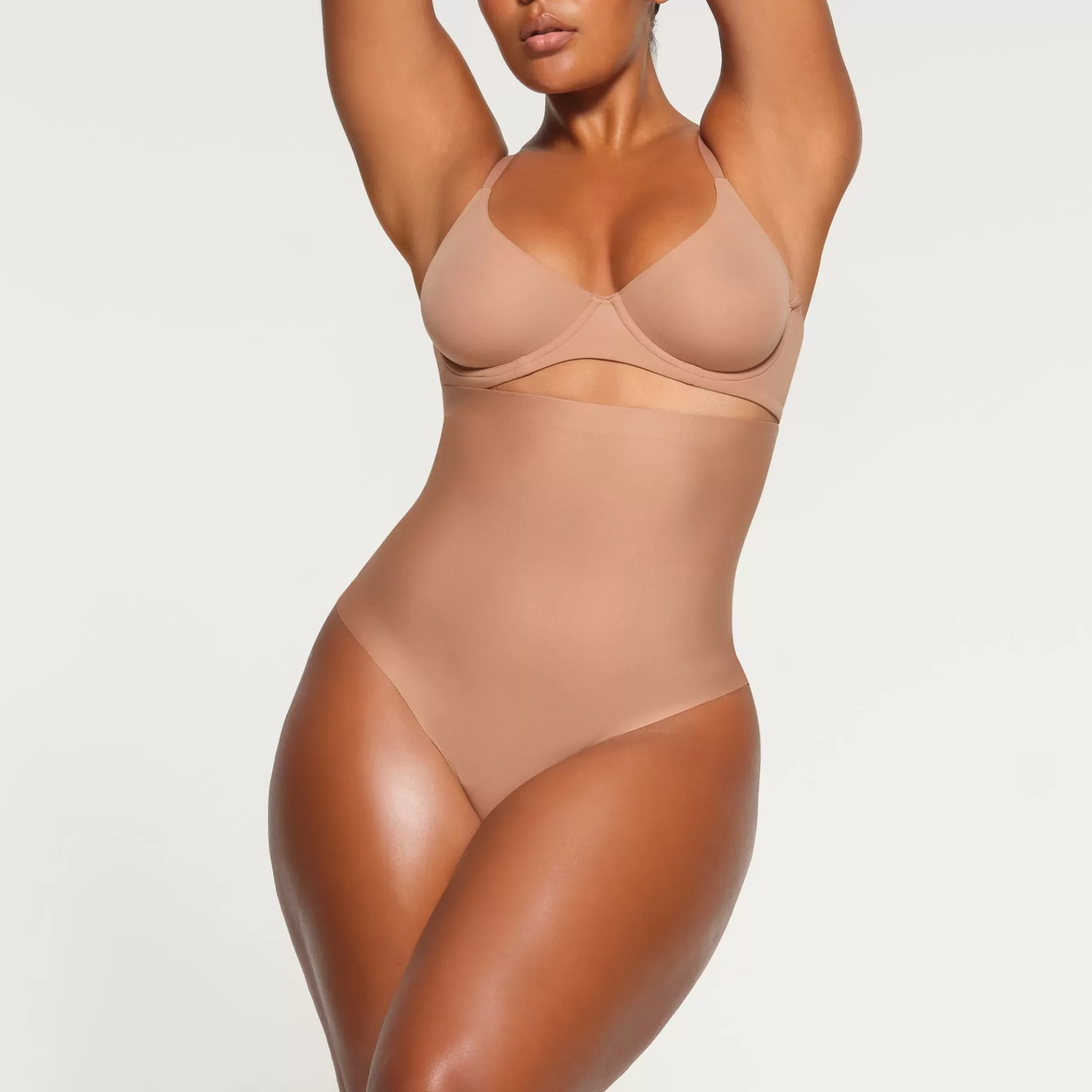 Skims shaping underwear* BODY HIGH-WAISTED THONG | SIENNA