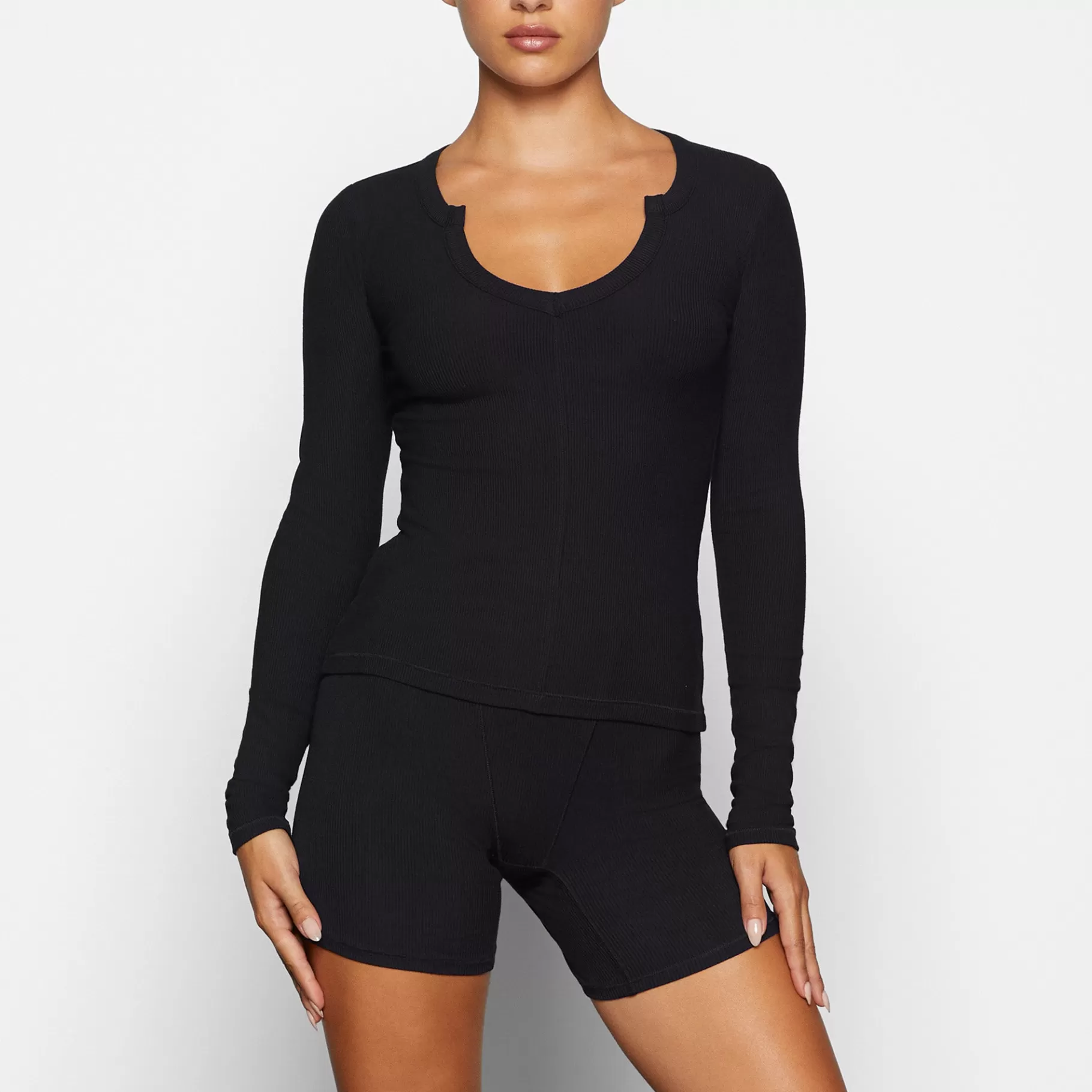 Skims soft lounge*SOFT LOUNGE SPLIT NECK LONG SLEEVE | ONYX