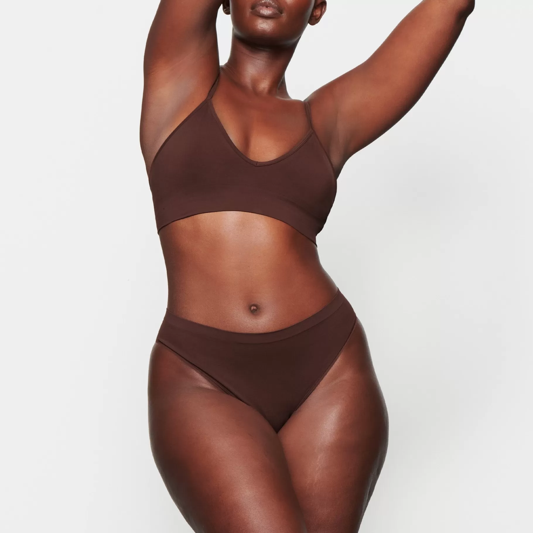 Skims thongs*SOFT SMOOTHING SEAMLESS THONG | COCOA