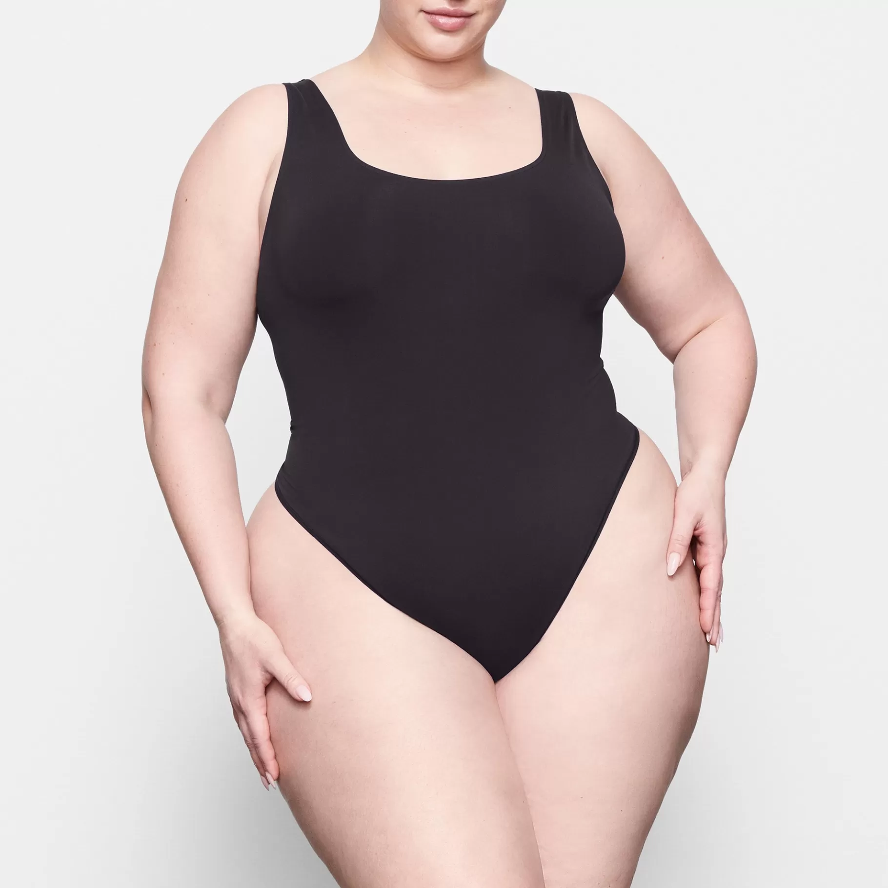 Skims *SOFT SMOOTHING SEAMLESS THONG BODYSUIT | ONYX