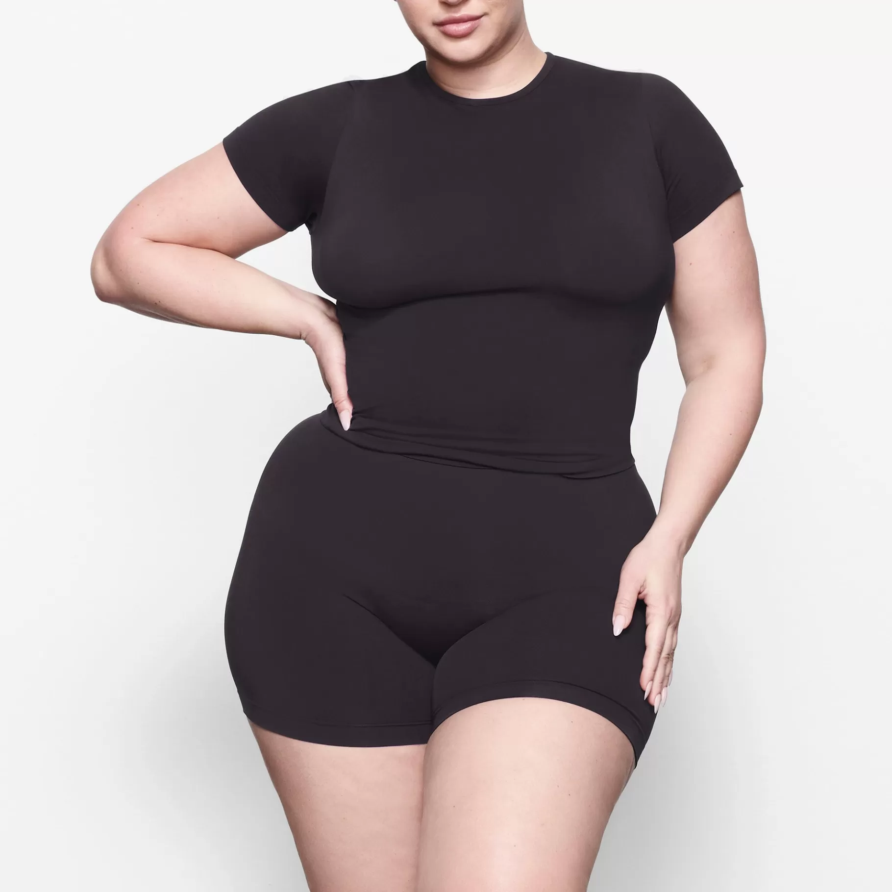 Skims for you*SOFT SMOOTHING SEAMLESS T-SHIRT | ONYX