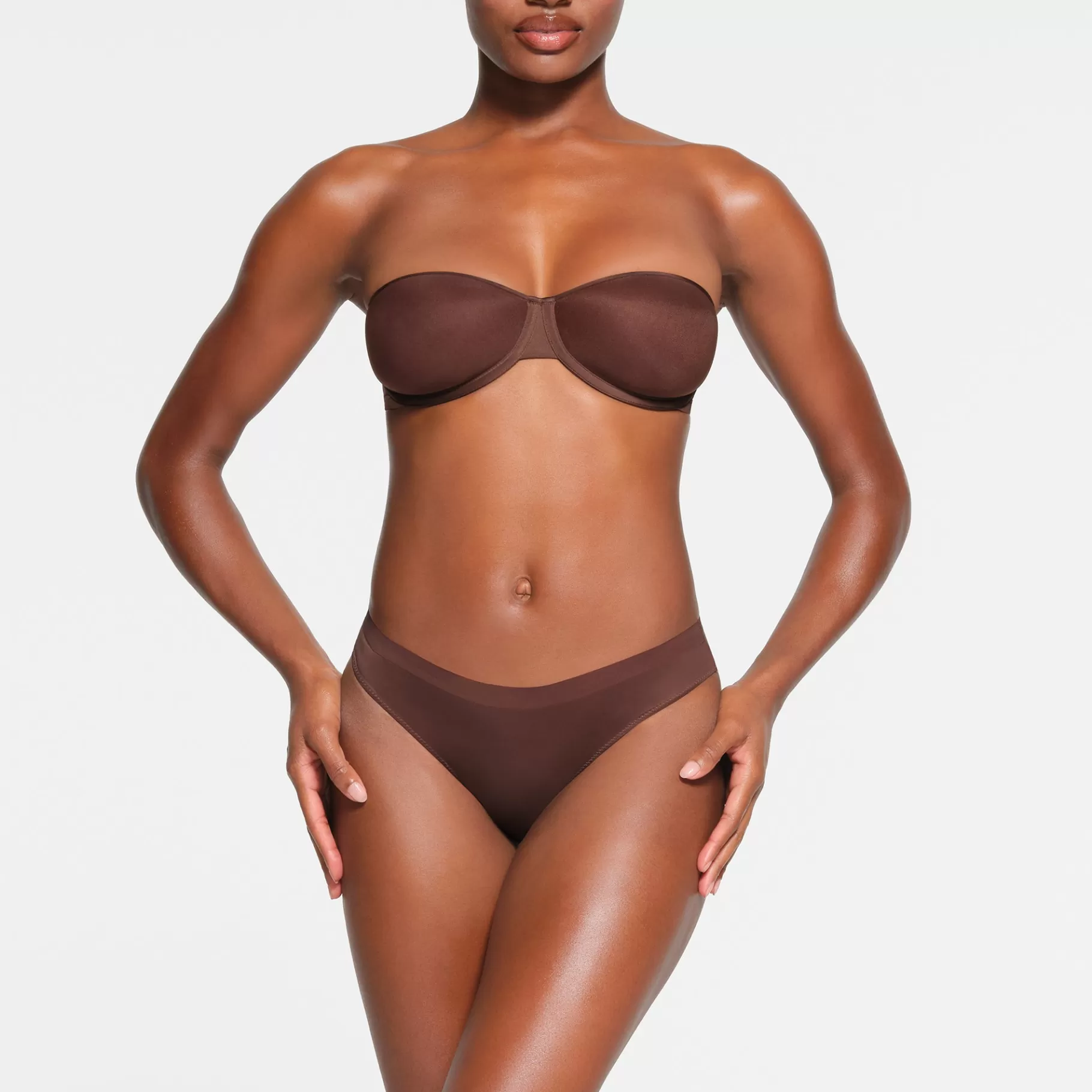 Skims lightly lined*WEIGHTLESS STRAPLESS BRA | COCOA