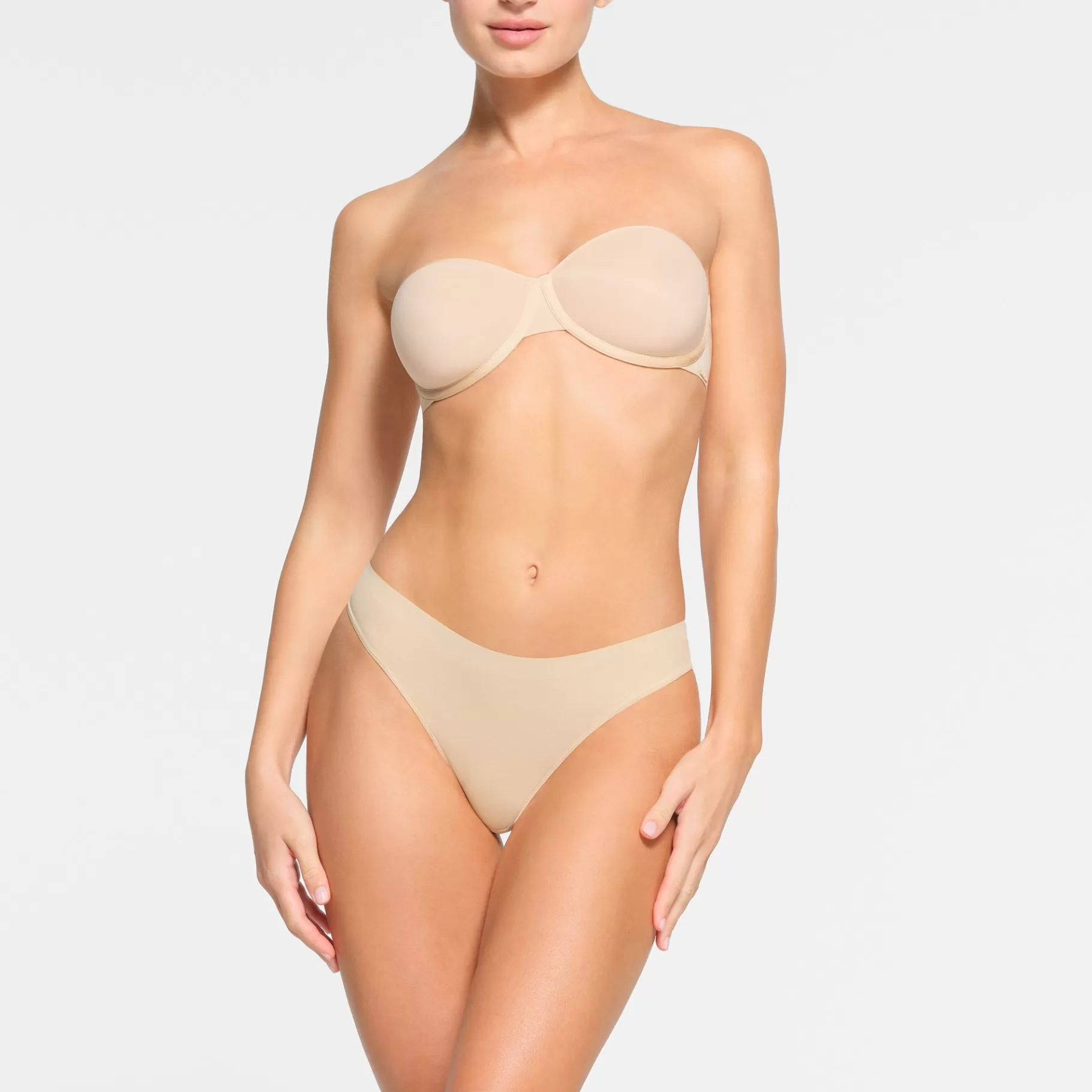 Skims lightly lined*WEIGHTLESS STRAPLESS BRA | SAND