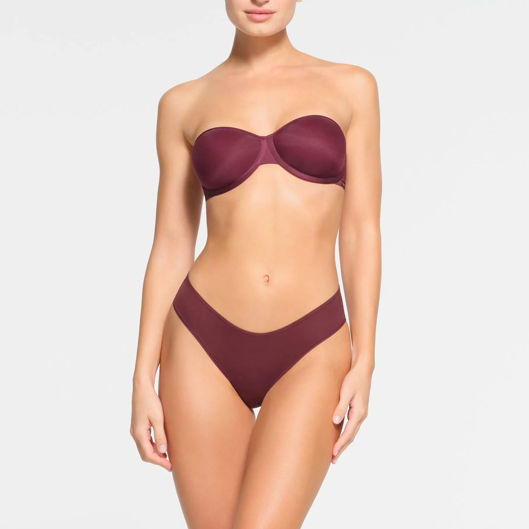 Skims lightly lined*WEIGHTLESS STRAPLESS BRA | WINE